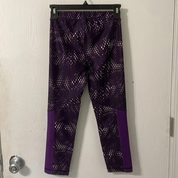💰Under Armour HeatGear Compression Purple & White Pattern Crop Leggings Sz Small - Picture 6 of 6